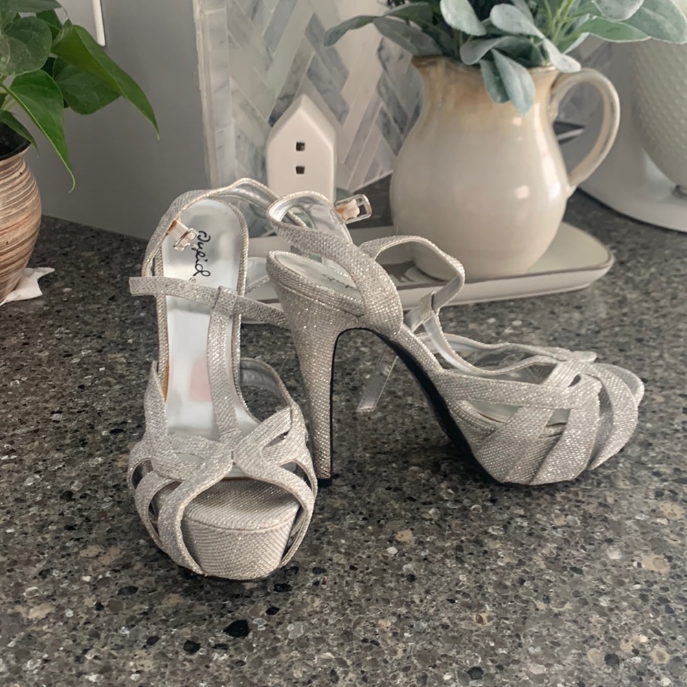 Quips dress heels